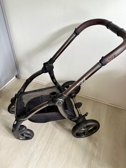 Kočárek EGG2 - korba, sporťák, autosedačka a doplňky - 12