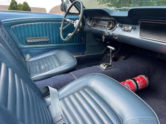 Ford Mustang Cabriolet z roku 1965 - 12