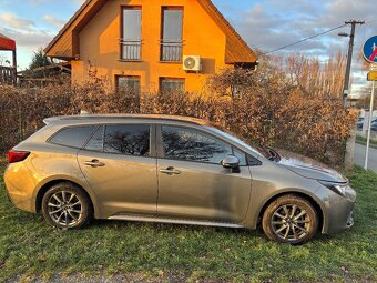 Toyota Corolla TS 1.8 hybrid e-CVT - 12