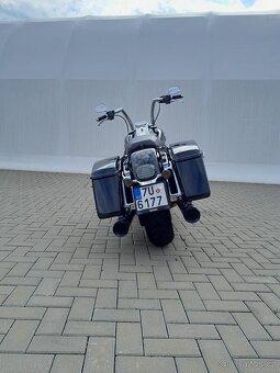 Harley Davidson ROAD KING - 12