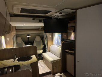 Obytný automobil Carado d.6,8m - 12