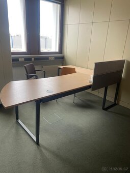 kancelářský nábytek - stoly, žídle, skříně - 12