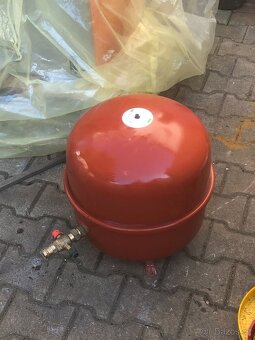 Prodám  kotel na olej  33 KW - 12