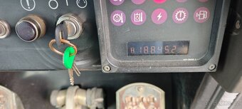 Pásový nakladač CAT 953C - 12