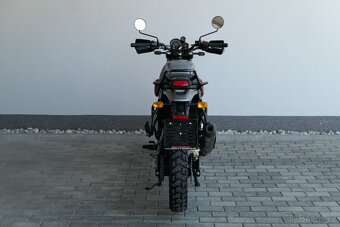 Royal Enfield Scram 411 Graphite Red - 12