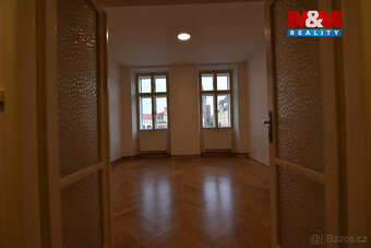 Pronájem bytu 4+1, 104 m², Jičín, ul. Valdštejnovo náměstí - 12