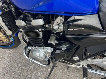 Suzuki GSX 1400 - 12