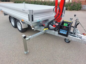 Třístranný sklápěč s rukou - 12