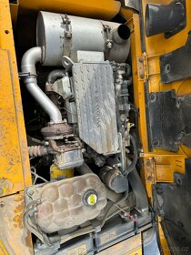 Pásový bagr JCB JS130 LC - 12