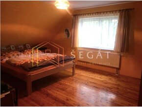 Prodej komerčního RD s bydlením, zahradou a garáži. - 12