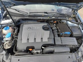 VOLKSWAGEN GOLF 1.6 TDI 66KW - 12