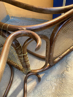 Houpací křeslo staré k resturování za 500 kč - 12