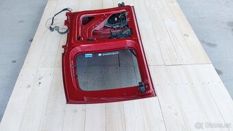 VW Caddy – Dveře kufru LZ ČERVENÉ - 12
