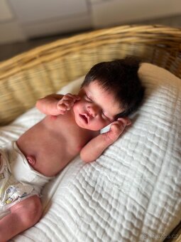 Silikonové reborn miminko. Dá se koupat a vylučuje. - 12