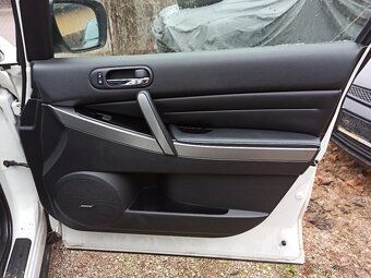 MAZDA CX-7 – INTERIÉR, SEDAČKY, TAPECE - 12