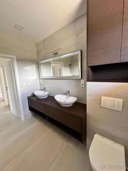 Novostavba 4+kk v přírodě, pozemek 1700m2 - 12