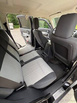 Dodge Nitro 2.8 CRD 4x4 130 KW Diesel - 12