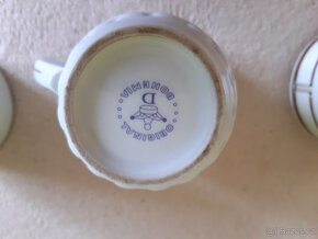 Hrnky porcelánové a talířky - 12