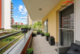 Prodej bytu 2+kk, 58 m2 s velkým balkonem a garážovým stáním - 12