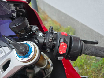 Triumph Speed Triple 1200 RR - 12