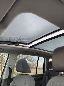 Volkswagen Touran - 12