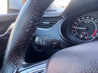 Škoda Octavia Com 2.0 TDi Scout - 12