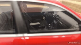 Model Audi RS4 (B7) Misano Red 2005 1:18 Otto Mobile - 12