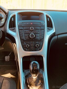 Prodám OPEL ASTRA J SPORTS TOURER 2.0 CDTI (118kW), 3/2011 - 12