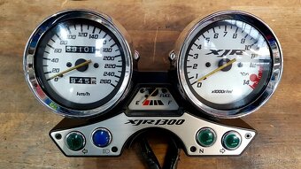 YAMAHA XJR1300 SP - 12