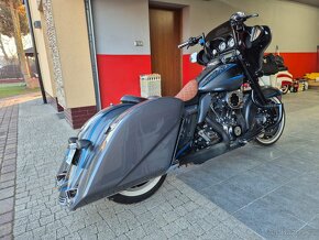 Harley Davidson Street Glide Road Glide Bagger - 12