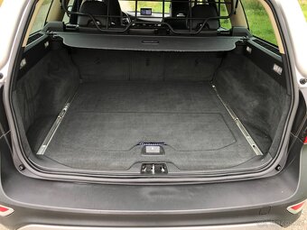 VOLVO XC70 2.4D 136KW 5-VÁLEC AUTOMAT 4x4 XENON - 12