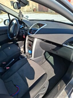 Peugeot 207 - 12
