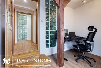 Prodej atypického podkrovního bytu 260 m² v Praze - Vinohrad - 12