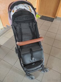 Sportovní kočárek MoMi ESTELLE růžový - 12