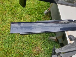 Mercedes  w211 plast levy prah modrá barva 1500kč - 12