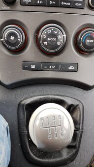 Kia Carens 2.0 CRDI - 12