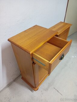 Prodám 2 x koupelnové skřínky z masivu - 12
