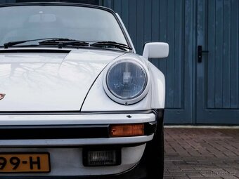 Porsche 911 3.2 Carrera Targa z roku 1984 - 12