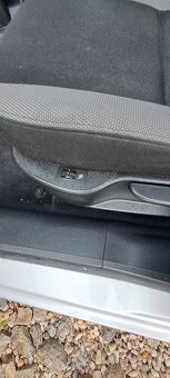 Peugeot 207 1.4i 54kW 5dveri KLIMA - 12