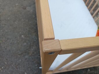 Dětská postýlka včetně příslušenství. - 12