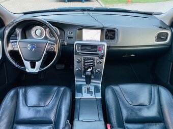 Volvo V60 2.4 D5 151KW AUTOMAT KAMERA VÝHŘEV TAŽNÉ - 12