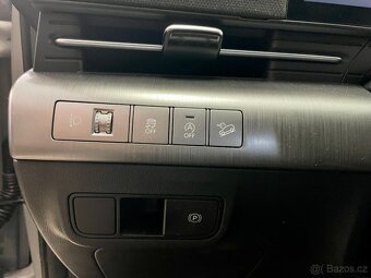 Hyundai Kona 1,6T-GDi 102kW Smart 4x2 6MT - 12