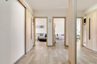 Prodej prostorného bytu 3+1 v OV po kompletní rekonstrukci - 12