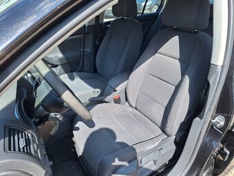 Volkswagen Golf 1.4i 16V 55KW Comfort, Nový servis - 12