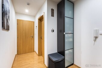 Pronájem bytu 2+kk se zahradou a garážovým stáním - 12