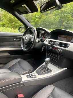 Prodám BMW e90 330i - 12