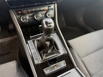 Škoda SUPERB 2.0 TDi 4x4 MANUÁL NAVI SENZORY TEMPOMAT - 12