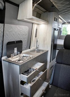 Obytný vůz Mercedes-Benz Sprinter 319 CDI (2023) - 12