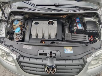 Volkswagen Touran 7 míst - 12