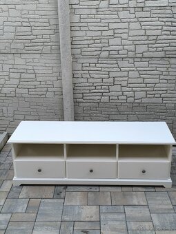 Prodám TV stolek IKEA Liatorp - 12